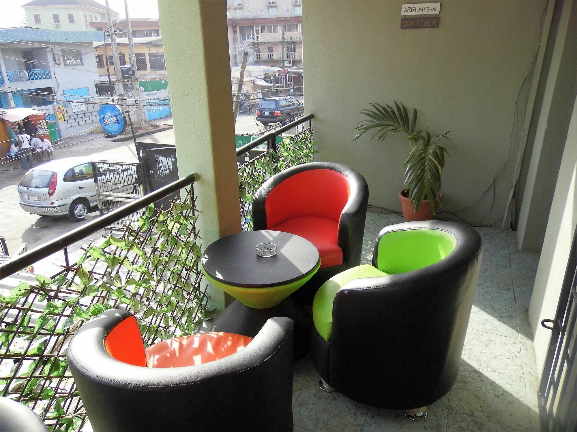 Legendary Inn & Lounge Bale Akiosi Bagian luar foto